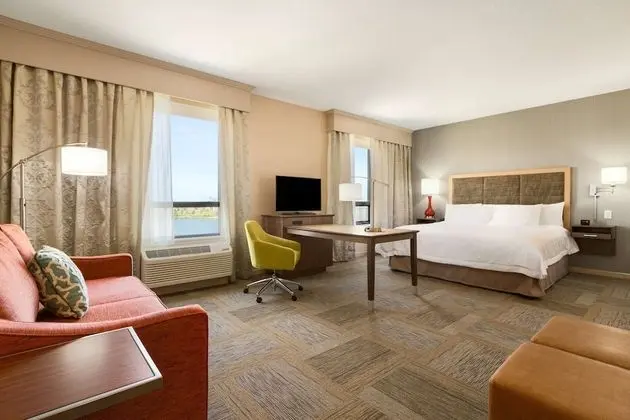 Stüdyo, 1 En Büyük (King) Boy Yatak ve Çekyat, Buzdolabı ve Mikrodalga (With Wet Bar)