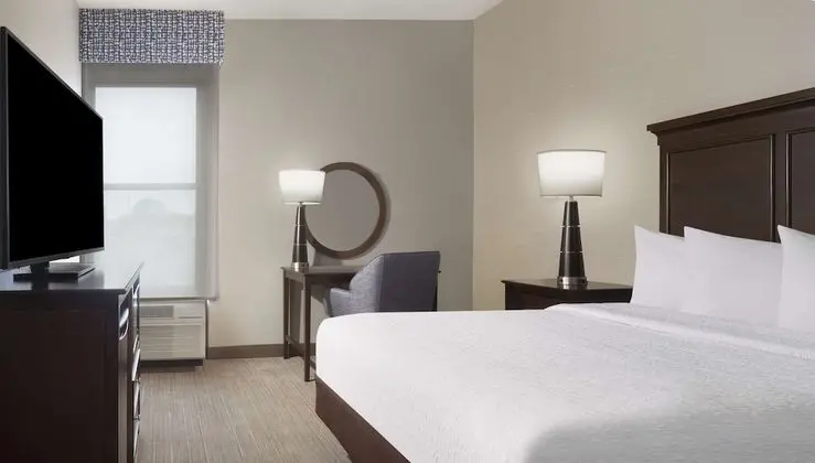 Oda, 1 Büyük (Queen) Boy Yatak, Engellilere Uygun, Küvet (Mobility & Hearing)