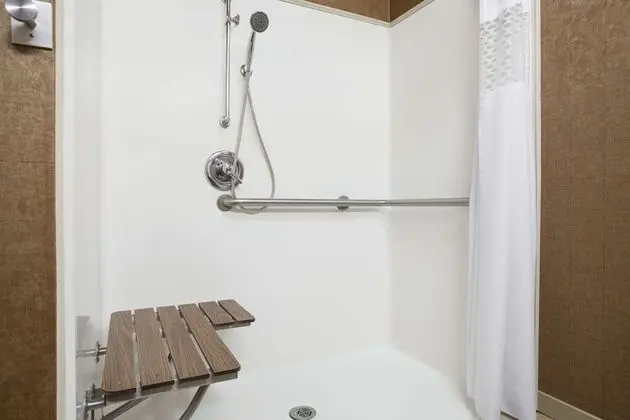 Oda, 1 En Büyük (King) Boy Yatak, Engellilere Uygun, Sigara İçilmez