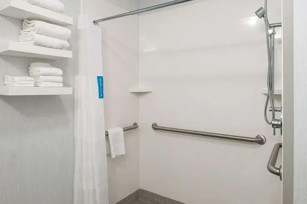 Standard Oda, 1 En Büyük (King) Boy Yatak, Engellilere Uygun, Küvet