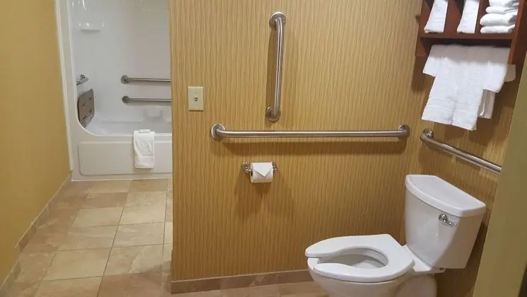 Oda, 1 En Büyük (King) Boy Yatak, Engellilere Uygun, Buzdolabı ve Mikrodalga (Bathtub)