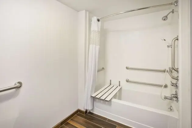 Oda, Engellilere Uygun, Küvet