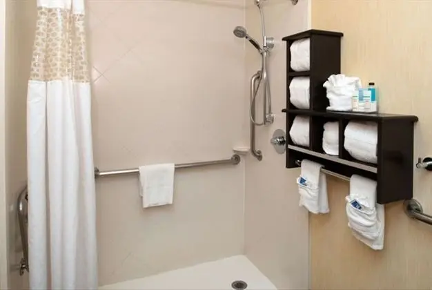 Oda, 1 En Büyük (King) Boy Yatak, Engellilere Uygun, Sigara İçilmez