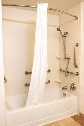 Oda, 1 En Büyük (King) Boy Yatak, Engellilere Uygun, Sigara İçilmez