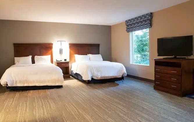 Oda, 2 Büyük (Queen) Boy Yatak, Engellilere Uygun, Sigara İçilmez