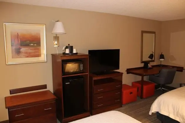 Oda, 2 Büyük (Queen) Boy Yatak, Engellilere Uygun, Sigara İçilmez