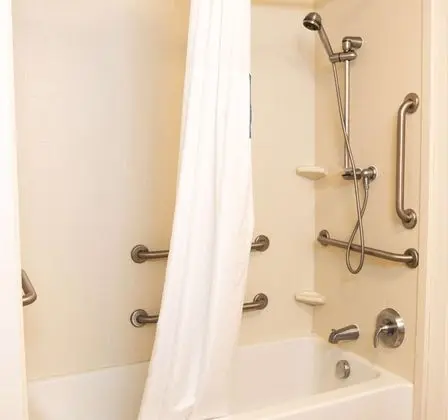 Oda, 2 Büyük (Queen) Boy Yatak, Engellilere Uygun, Sigara İçilmez