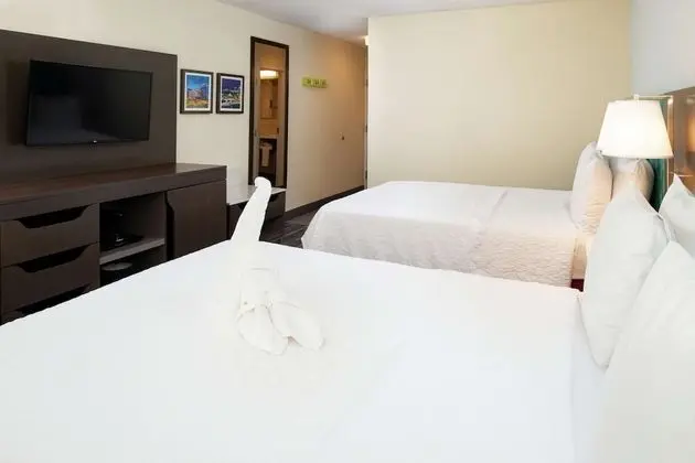 Oda, 2 Büyük (Queen) Boy Yatak, Sigara İçilmez