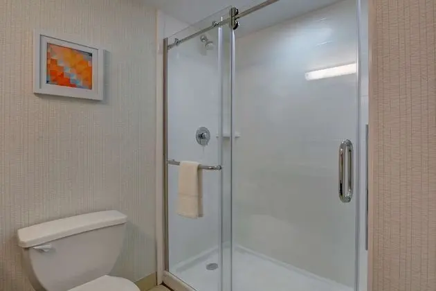 Oda, 1 En Büyük (King) Boy Yatak, Buzdolabı ve Mikrodalga