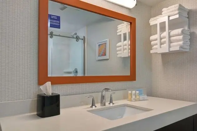 Oda, 1 En Büyük (King) Boy Yatak, Buzdolabı ve Mikrodalga