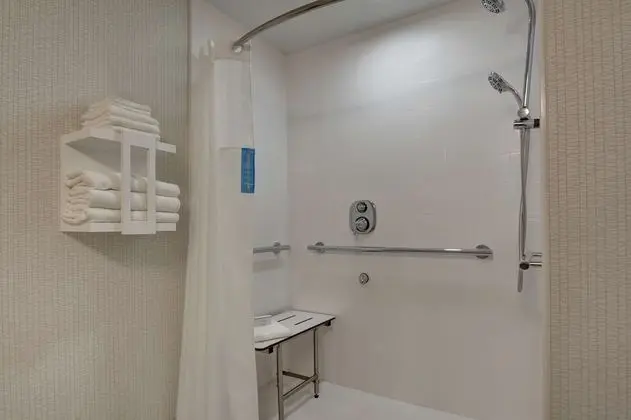 Oda, 1 En Büyük (King) Boy Yatak, Engellilere Uygun, Sigara İçilmez