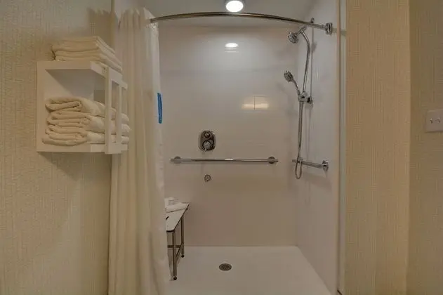 Oda, 1 En Büyük (King) Boy Yatak, Engellilere Uygun, Sigara İçilmez