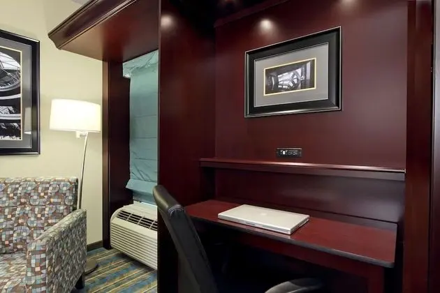 Oda, 1 En Büyük (King) Boy Yatak, Engellilere Uygun, Sigara İçilmez