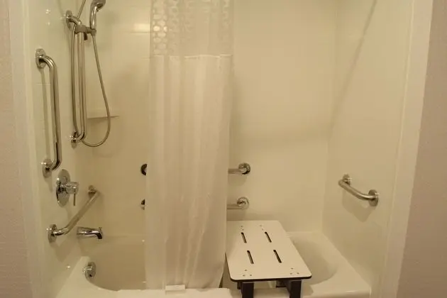 Oda, 1 En Büyük (King) Boy Yatak, Engellilere Uygun, Sigara İçilmez (Hearing)