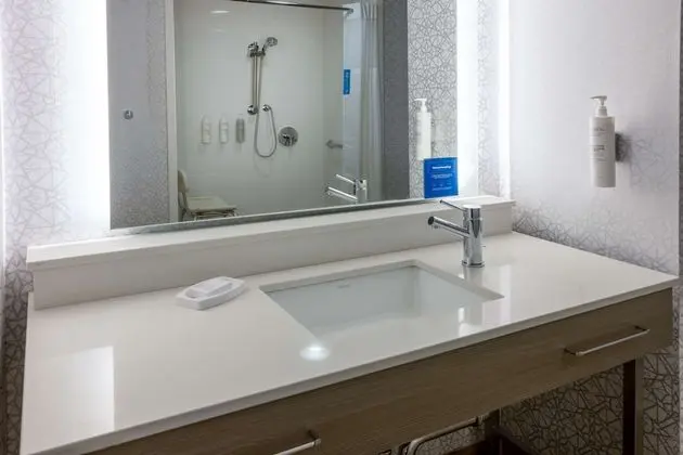 Oda, 2 Büyük (Queen) Boy Yatak, Engellilere Uygun, Sigara İçilmez (Shower)