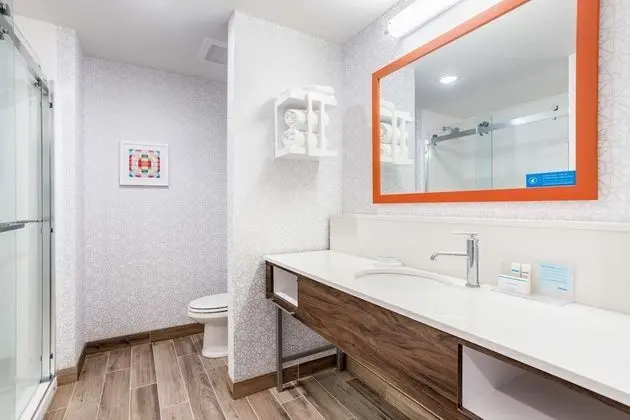 Oda, 1 En Büyük (King) Boy Yatak, Buzdolabı
