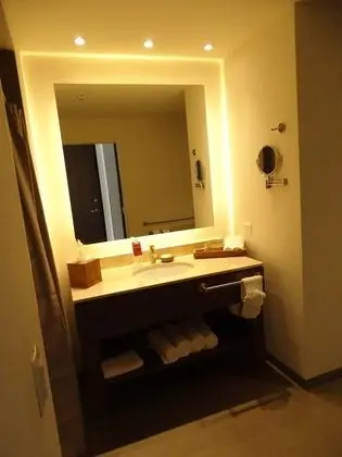 Oda, 1 En Büyük (King) Boy Yatak, Engellilere Uygun, Sigara İçilmez (Roll-in Shower)