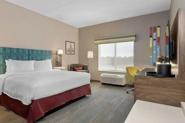 Oda, 1 En Büyük (King) Boy Yatak, Engellilere Uygun (Roll-In Shower)