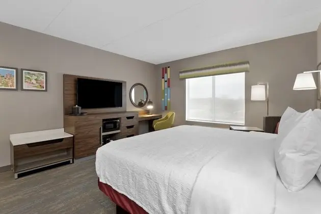 Oda, 1 En Büyük (King) Boy Yatak, Engellilere Uygun (Roll-In Shower)