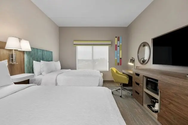 Oda, 2 Büyük (Queen) Boy Yatak, Buzdolabı ve Mikrodalga