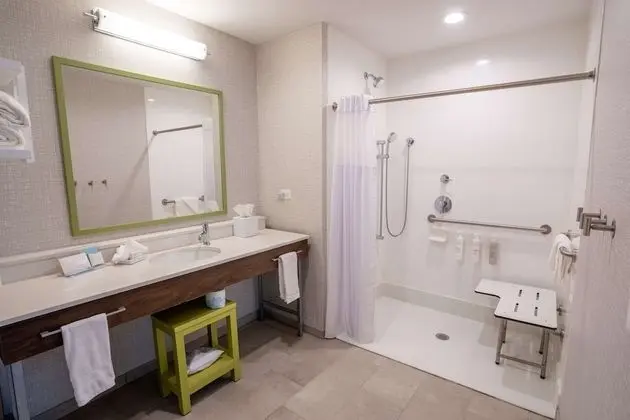 Stüdyo, 1 En Büyük (King) Boy Yatak, Engellilere Uygun (3x3 Shower)