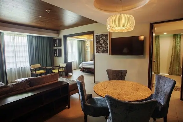 King Suite, Oda