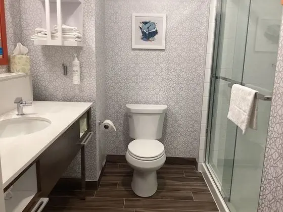 Oda, 1 En Büyük (King) Boy Yatak, Buzdolabı ve Mikrodalga