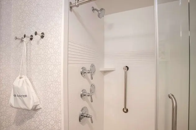 Oda, 1 En Büyük (King) Boy Yatak, Mikrodalga (Spa Shower)