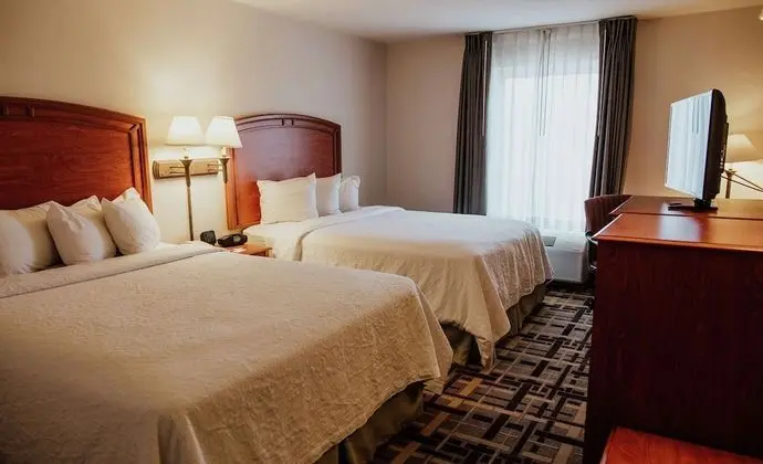 Oda, 2 Büyük (Queen) Boy Yatak