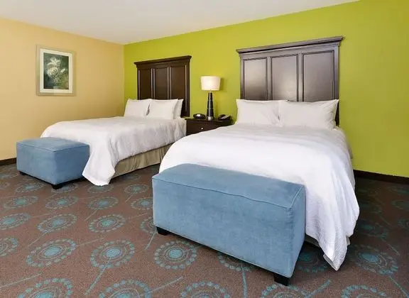 2 Queens, Mobile Accessible with Tub