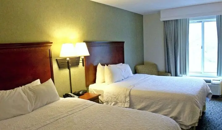 Oda, 2 Büyük (Queen) Boy Yatak, Engellilere Uygun, Sigara İçilmez