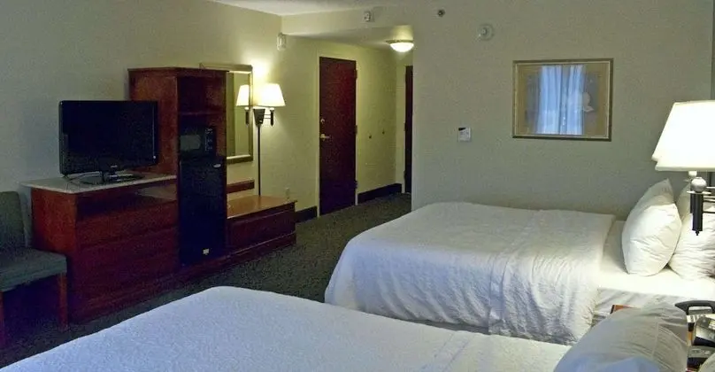 Oda, 2 Büyük (Queen) Boy Yatak, Engellilere Uygun, Sigara İçilmez