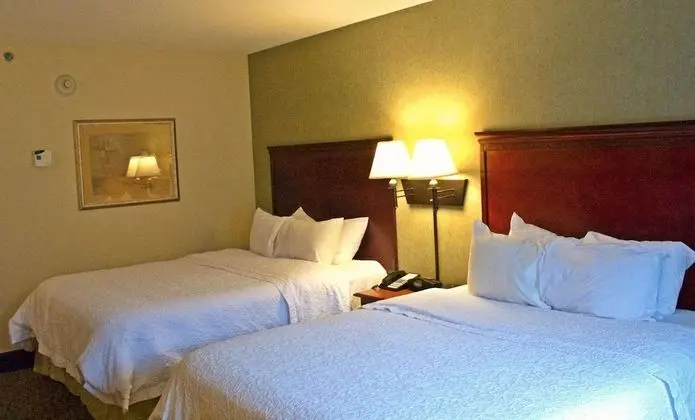 Oda, 2 Büyük (Queen) Boy Yatak, Engellilere Uygun, Sigara İçilmez