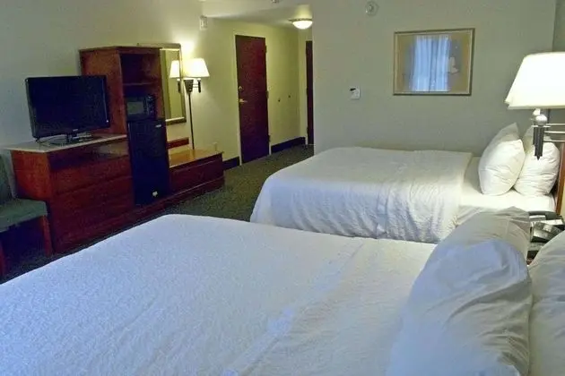 Oda, 2 Büyük (Queen) Boy Yatak, Engellilere Uygun, Sigara İçilmez