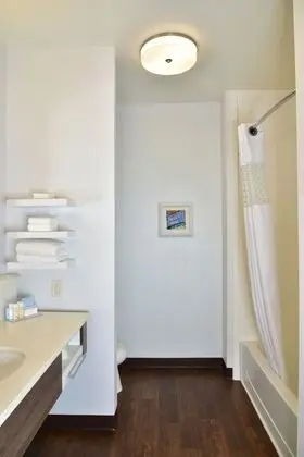 Oda, 2 Büyük (Queen) Boy Yatak, Sigara İçilmez, Buzdolabı