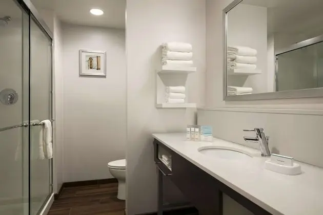 Oda, 1 En Büyük (King) Boy Yatak, Buzdolabı