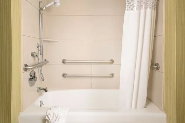 Oda, 1 En Büyük (King) Boy Yatak, Engellilere Uygun, Sigara İçilmez