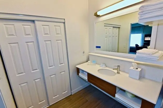 Stüdyo, 1 En Büyük (King) Boy Yatak, Buzdolabı ve Mikrodalga (Wet bar)