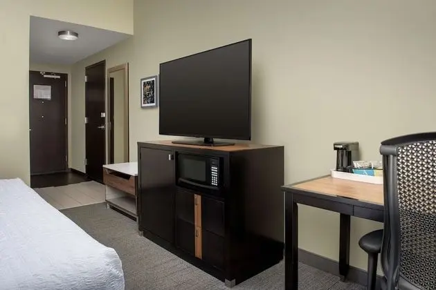 Oda, 1 En Büyük (King) Boy Yatak, Engellilere Uygun (Mobility/Hearing, Roll-in Shower)