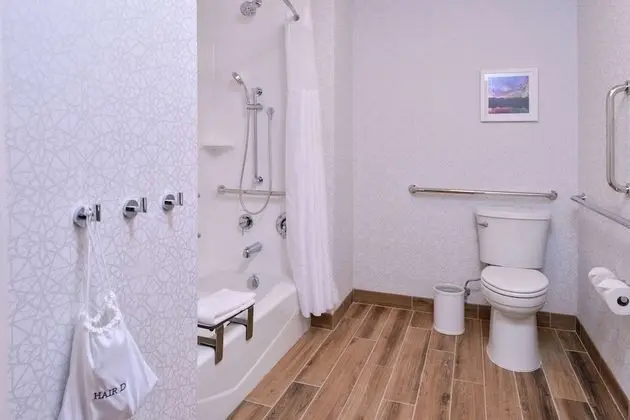 Oda, 2 Büyük (Queen) Boy Yatak, Engellilere Uygun