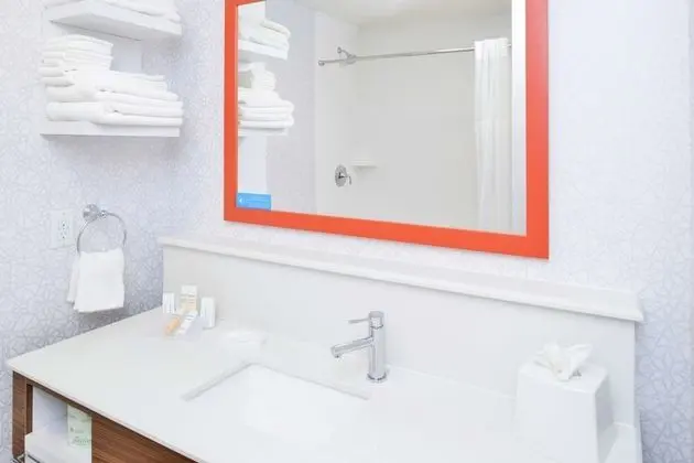 Oda, 2 Büyük (Queen) Boy Yatak, Engellilere Uygun