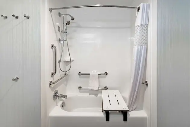 Oda, 1 En Büyük (King) Boy Yatak, Engellilere Uygun (Bathtub)