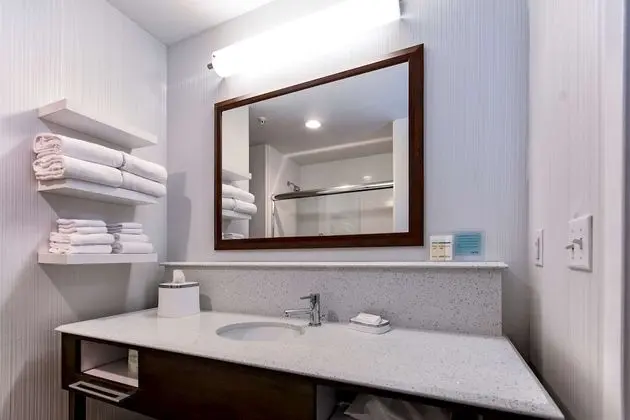 Oda, 2 Büyük (Queen) Boy Yatak, Engellilere Uygun (Hearing accessible)