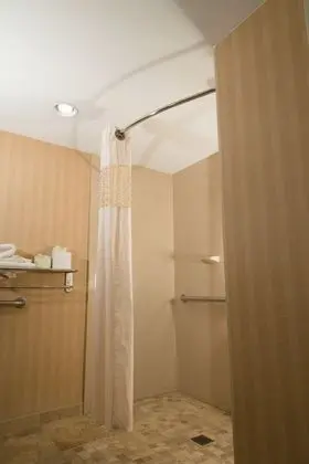 Oda, 1 En Büyük (King) Boy Yatak, Engellilere Uygun, Sigara İçilmez