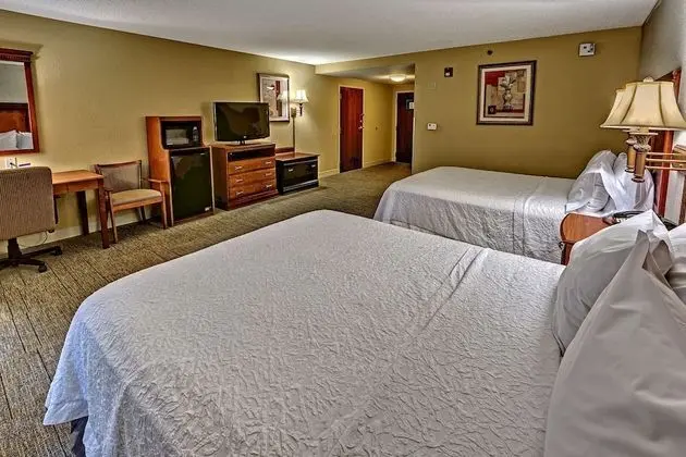 Oda, 2 Büyük (Queen) Boy Yatak, Engellilere Uygun, Sigara İçilmez