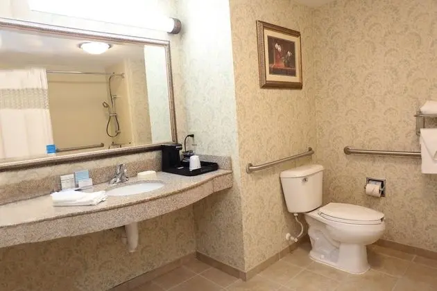 Oda, 2 Büyük (Queen) Boy Yatak, Engellilere Uygun, Sigara İçilmez