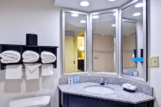 Oda, 2 Büyük (Queen) Boy Yatak, Sigara İçilmez, Şehir Manzaralı