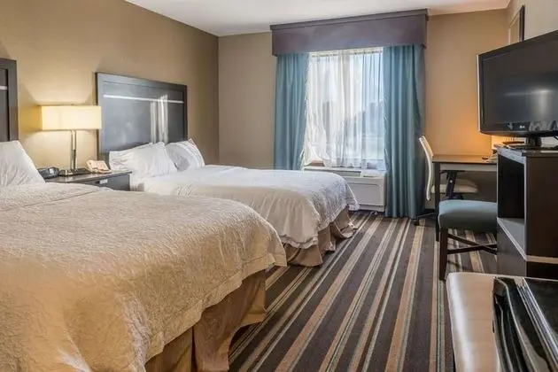 Oda, 2 Büyük (Queen) Boy Yatak, Engellilere Uygun, Sigara İçilmez