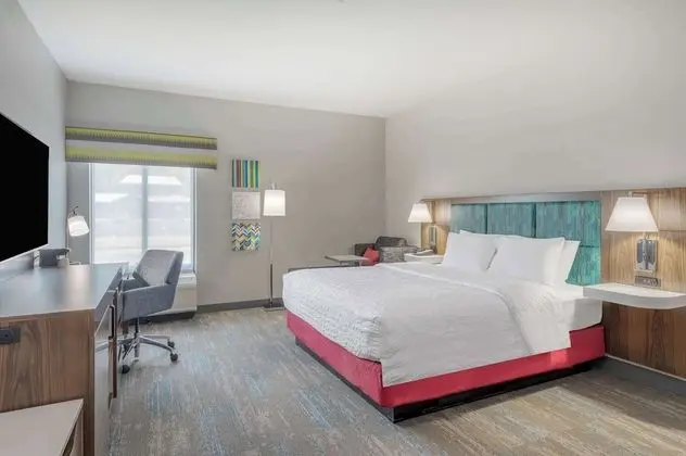 Oda, 1 En Büyük (King) Boy Yatak, Engellilere Uygun (Mobility & Hearing, Roll-in Shower)