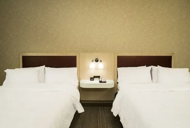 Oda, 2 Büyük (Queen) Boy Yatak, Sigara İçilmez